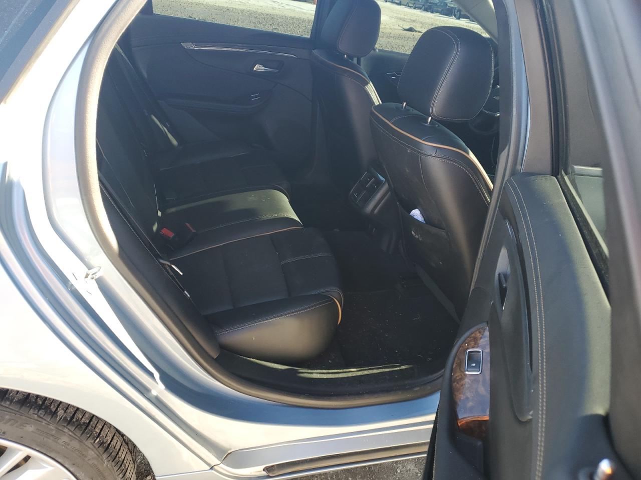 2015 Chevrolet Impala - Image 10