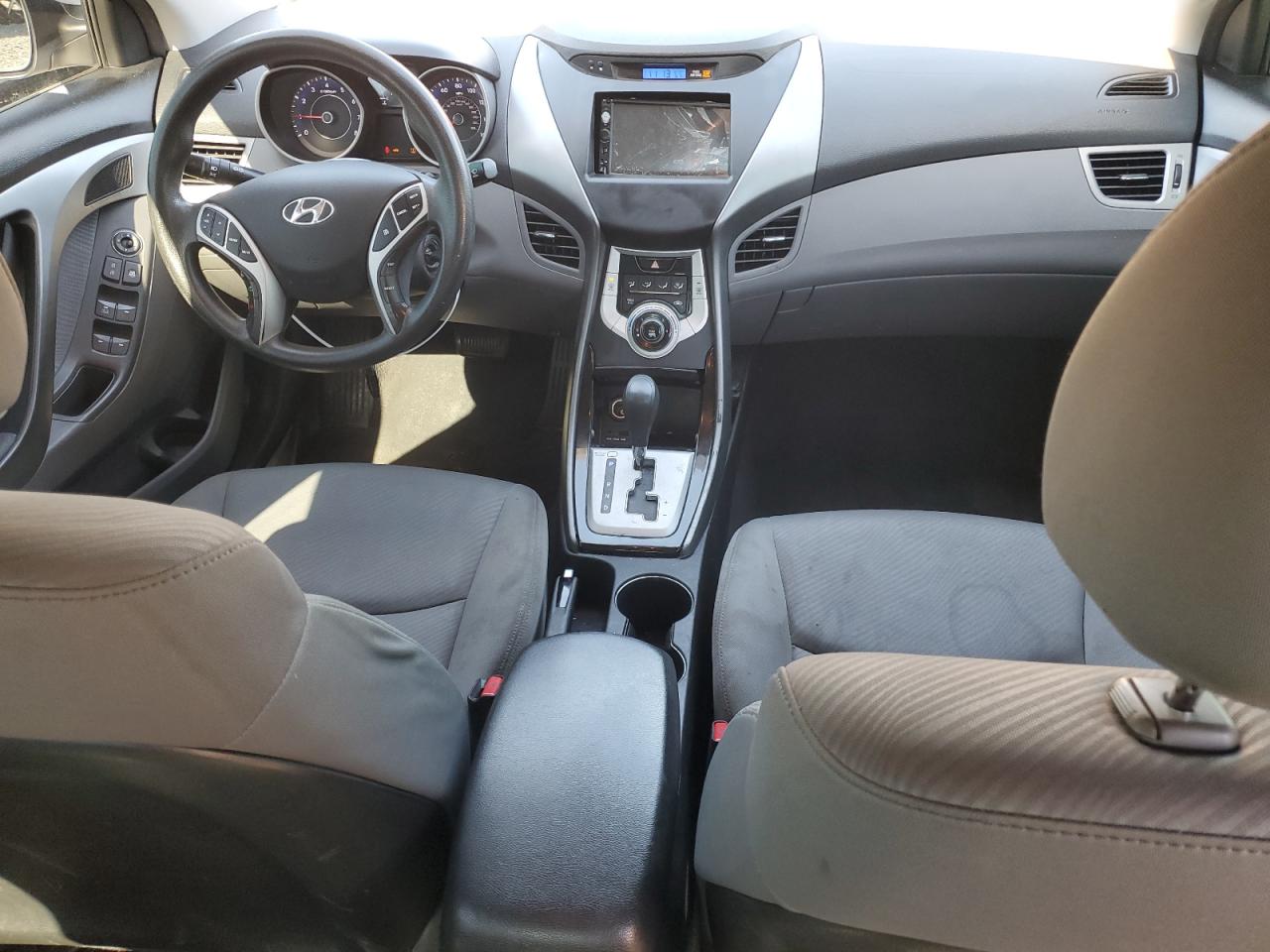 2011 Hyundai Elantra - Image 8