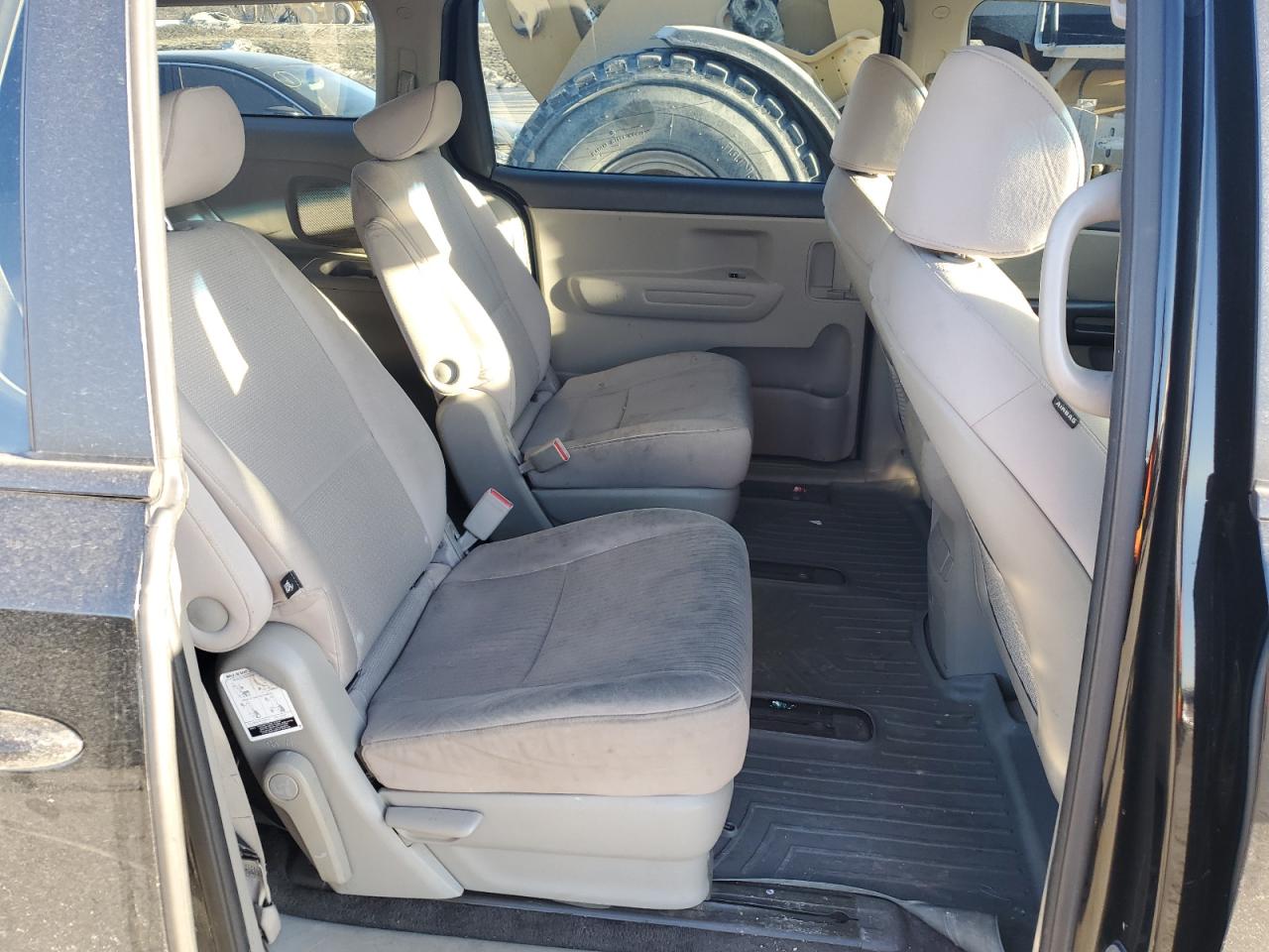 2016 Kia Sedona - Image 11