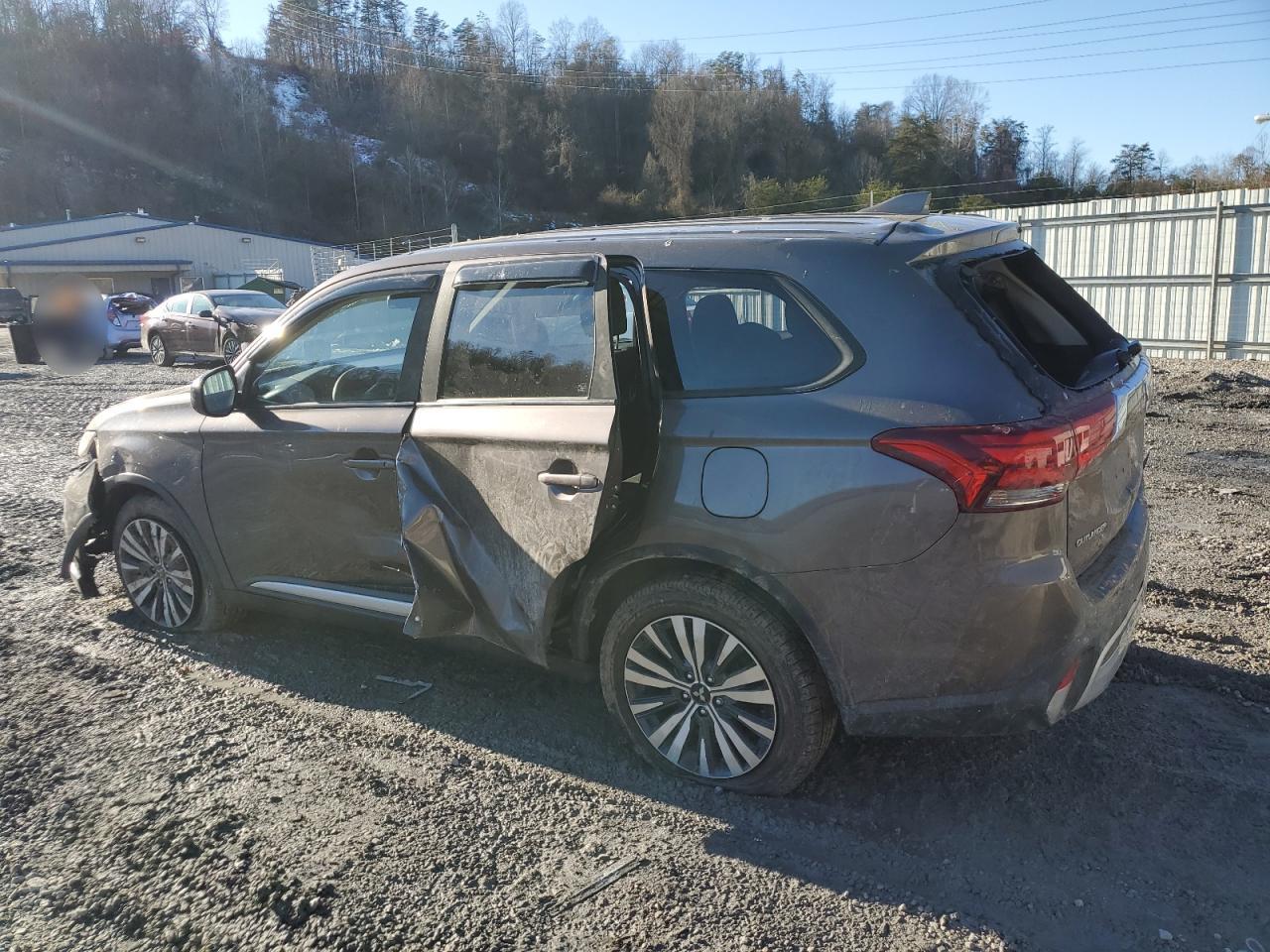 2020 Mitsubishi Outlander - Image 2