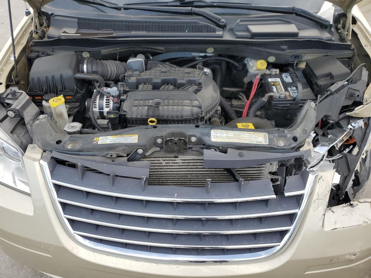 2010 Chrysler Town & Country - Image 13