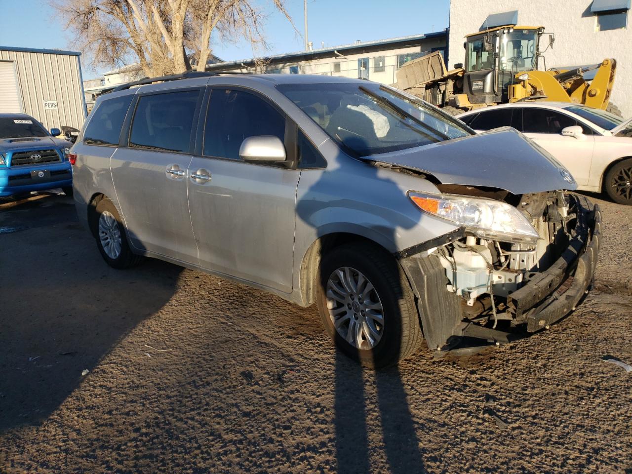 2015 Toyota Sienna - Image 4