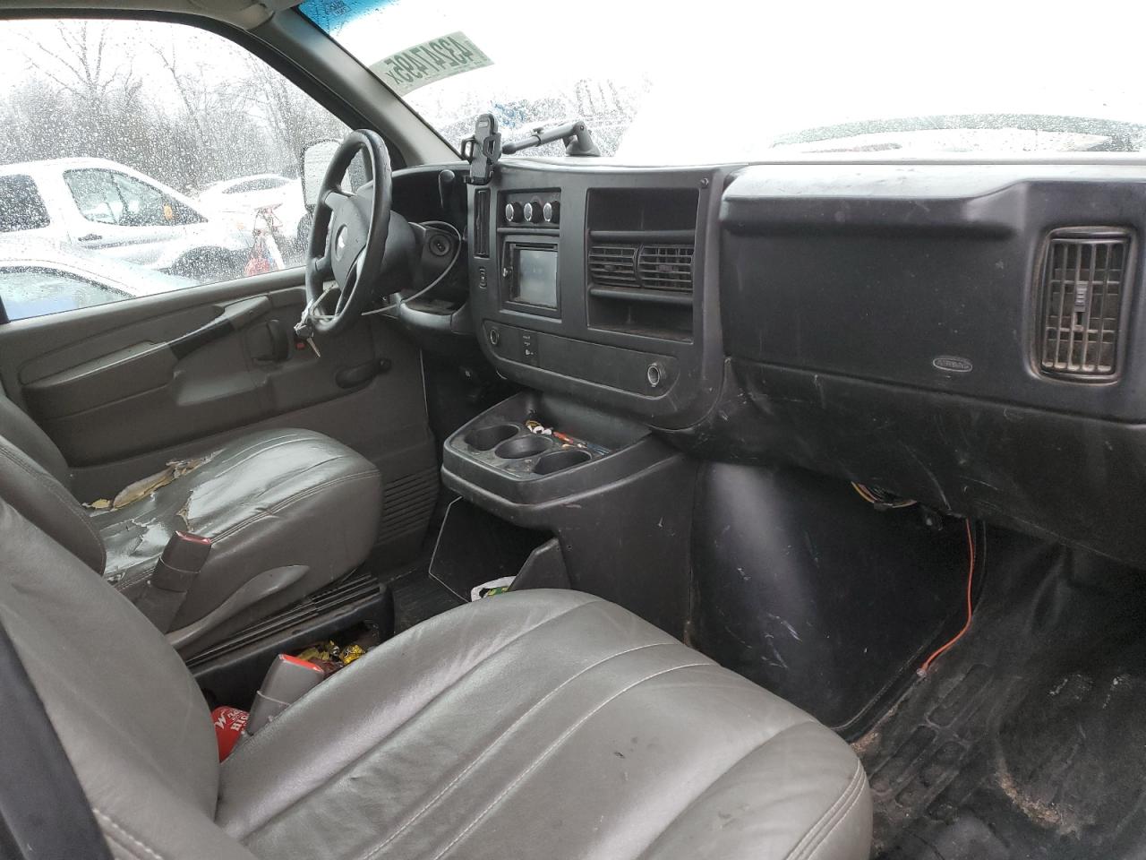 2009 Chevrolet Express - Image 8