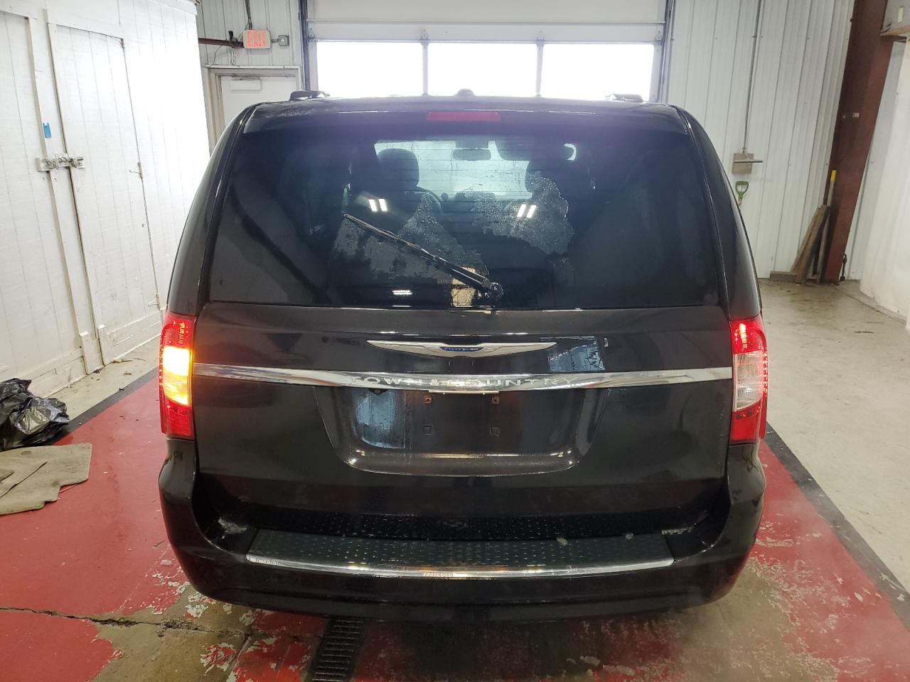 2015 Chrysler Town & Country - Image 6