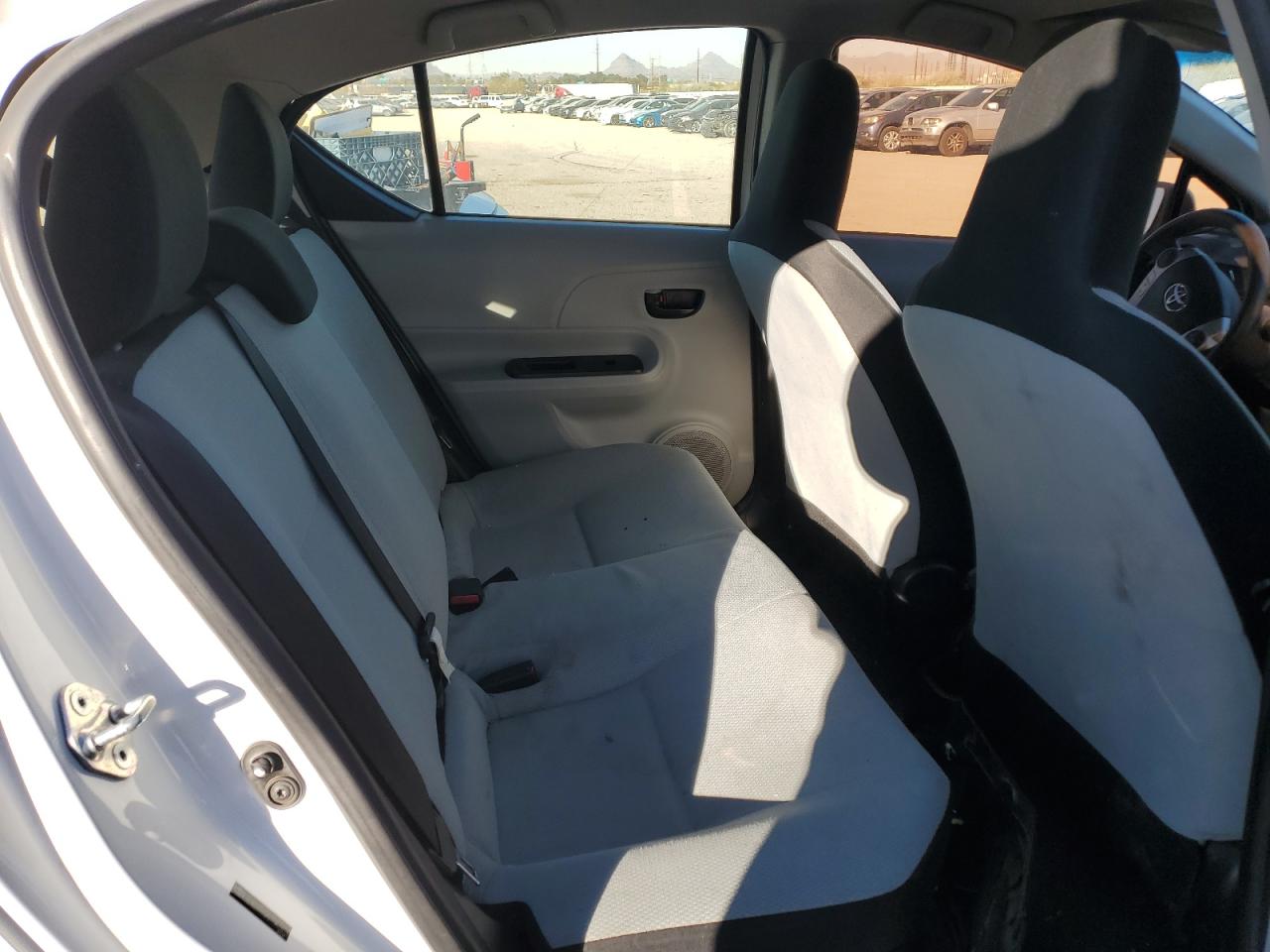 2014 Toyota Prius - Image 10