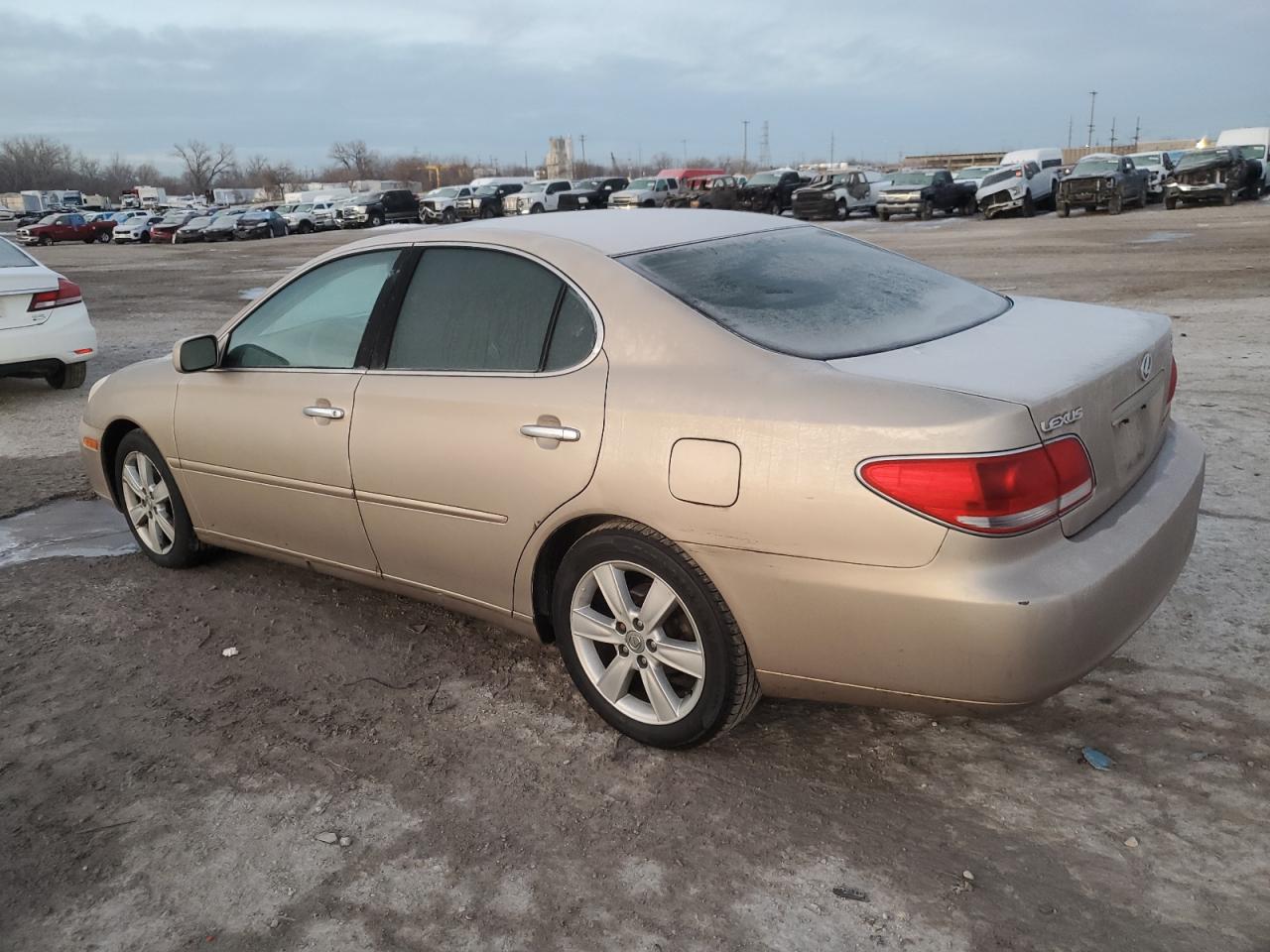 2005 Lexus ES - Image 2