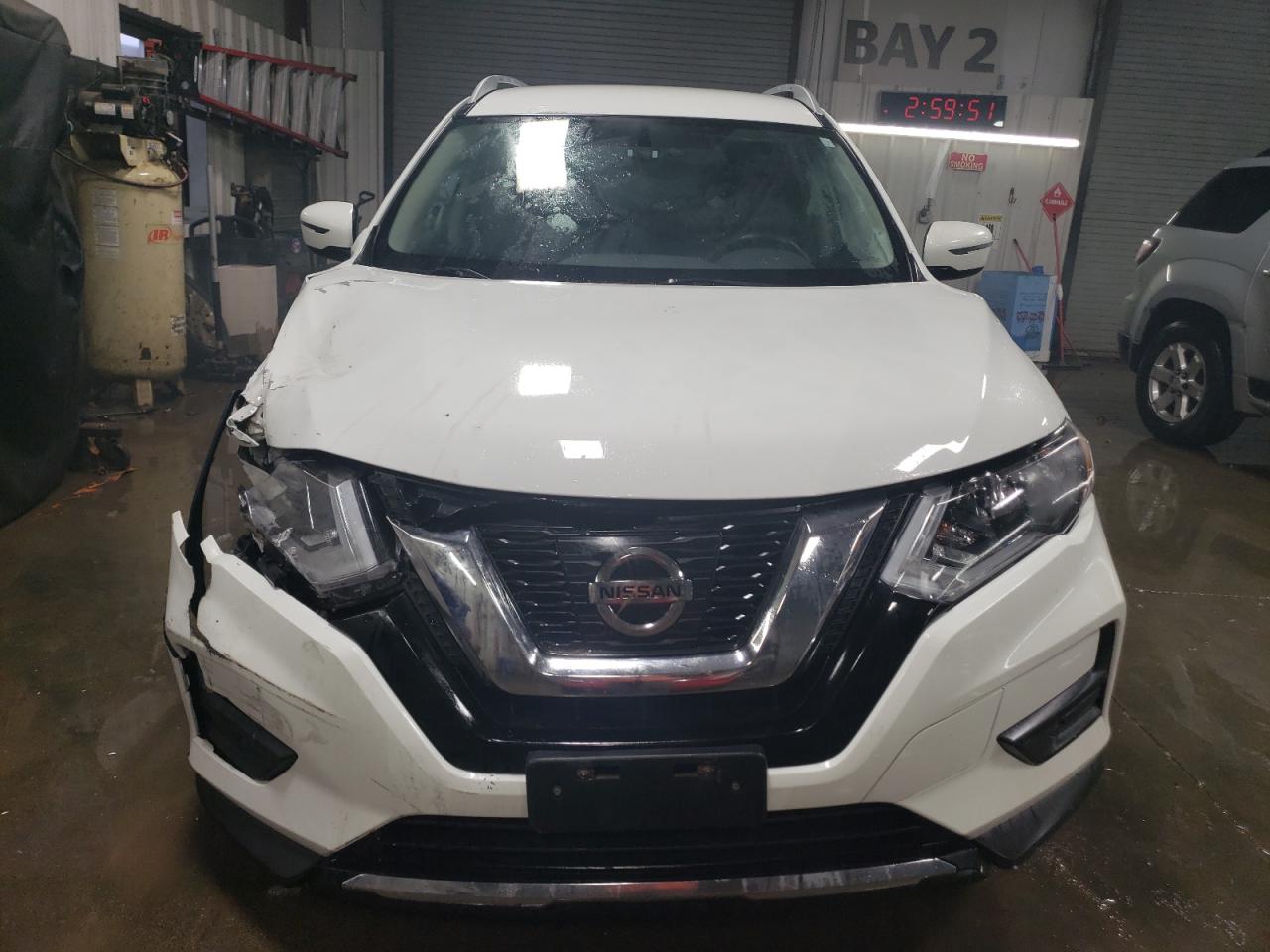 2017 Nissan Rogue - Image 5