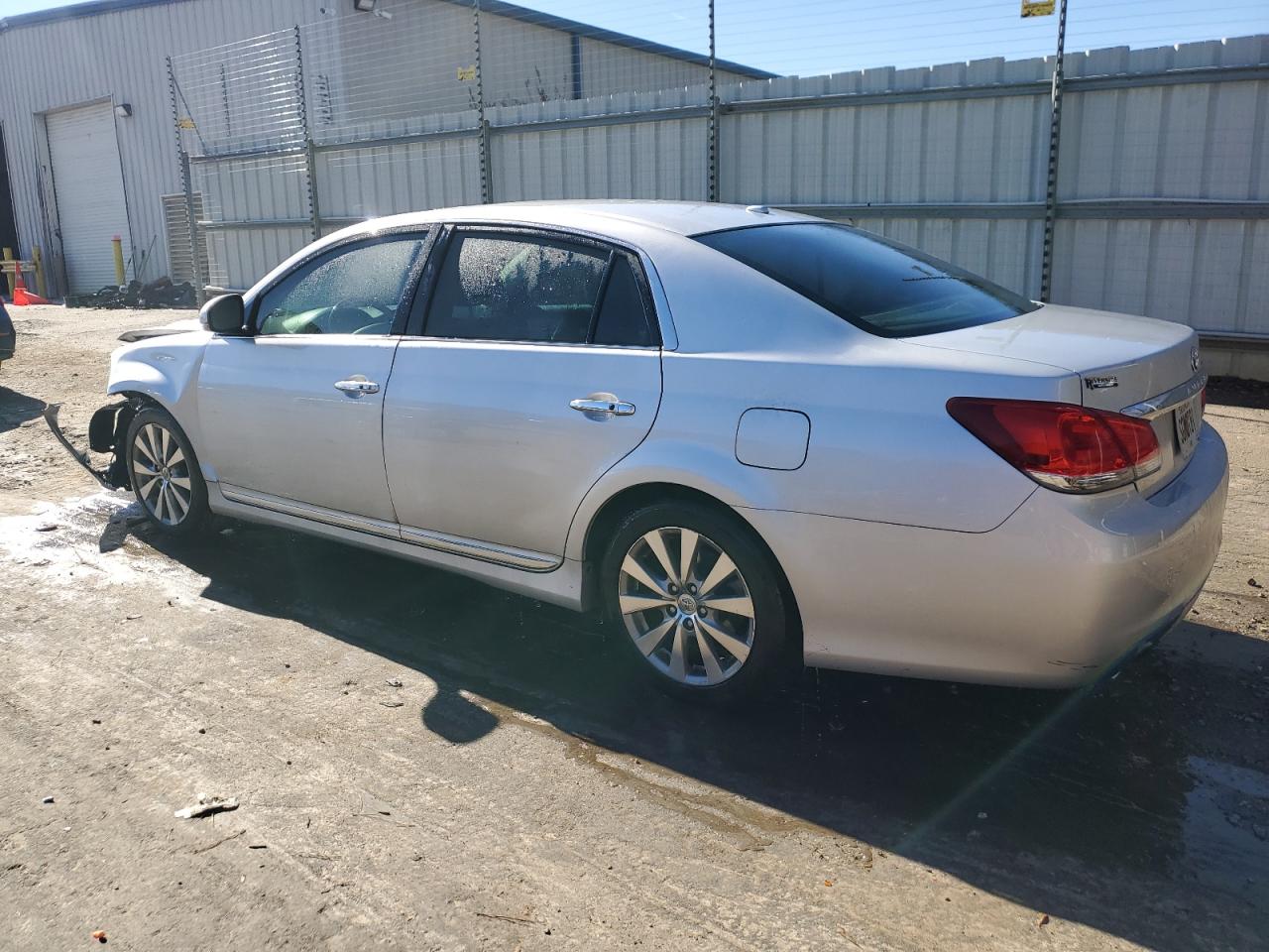 2012 Toyota Avalon - Image 2