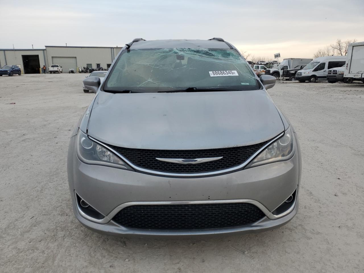 2017 Chrysler Pacifica - Image 5