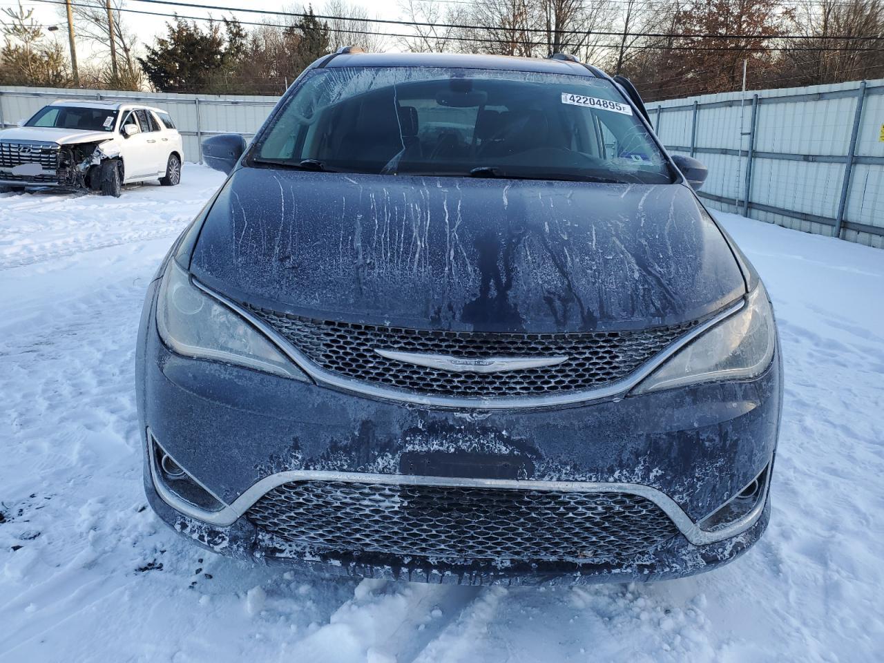 2017 Chrysler Pacifica - Image 5