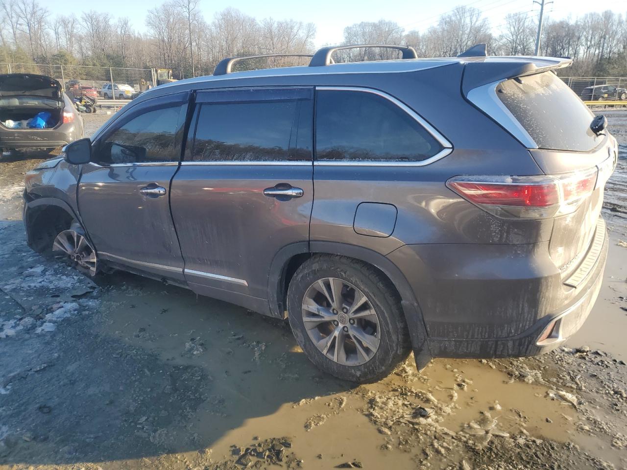 2015 Toyota Highlander - Image 2