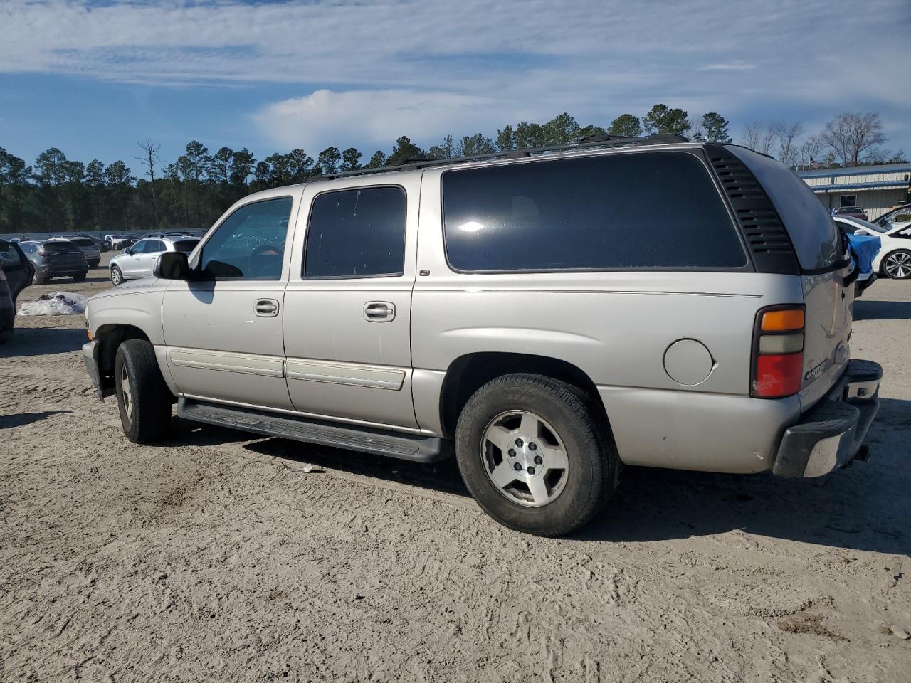 2005 Chevrolet Suburban - Image 2