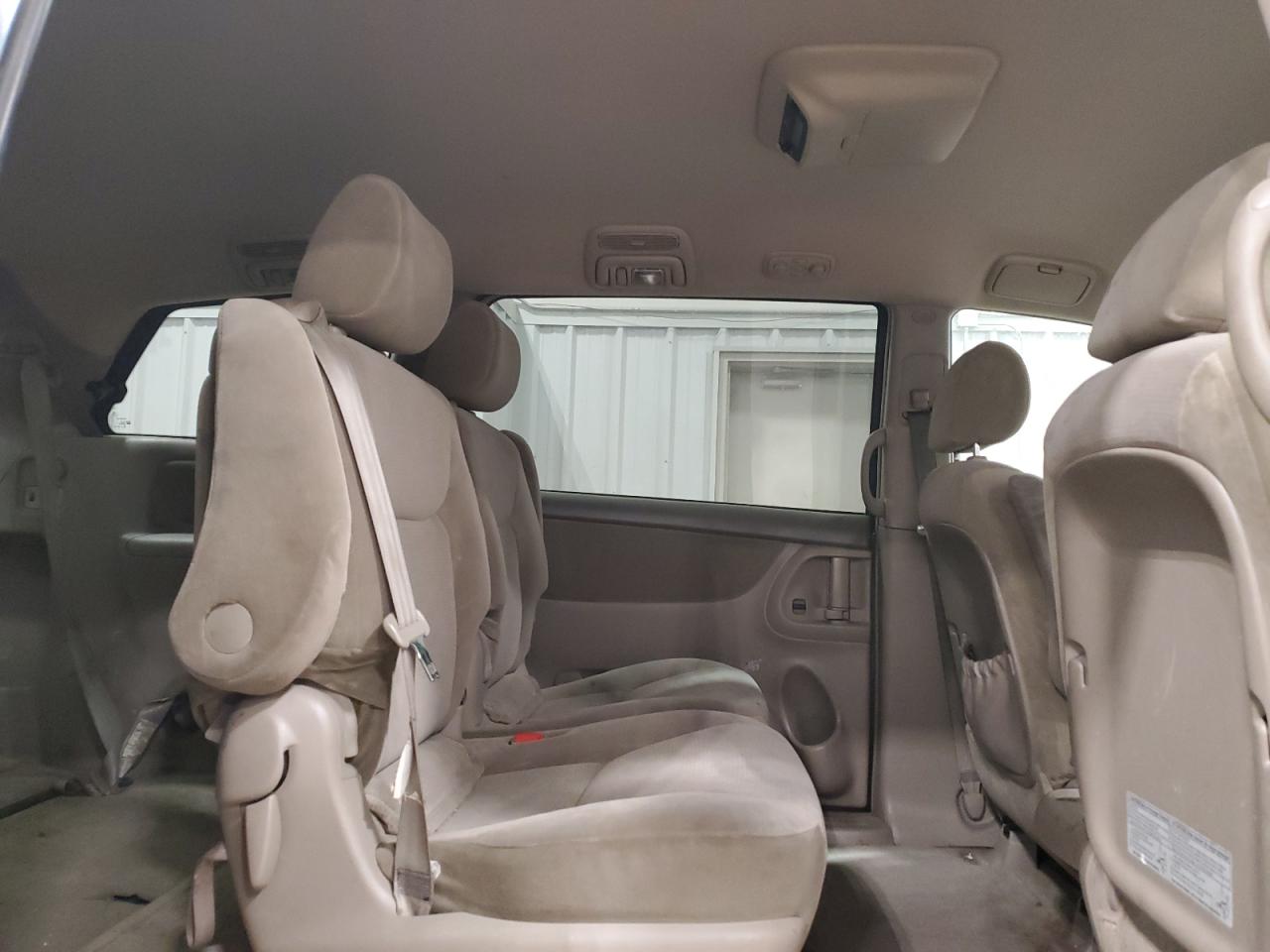 2005 Toyota Sienna - Image 11