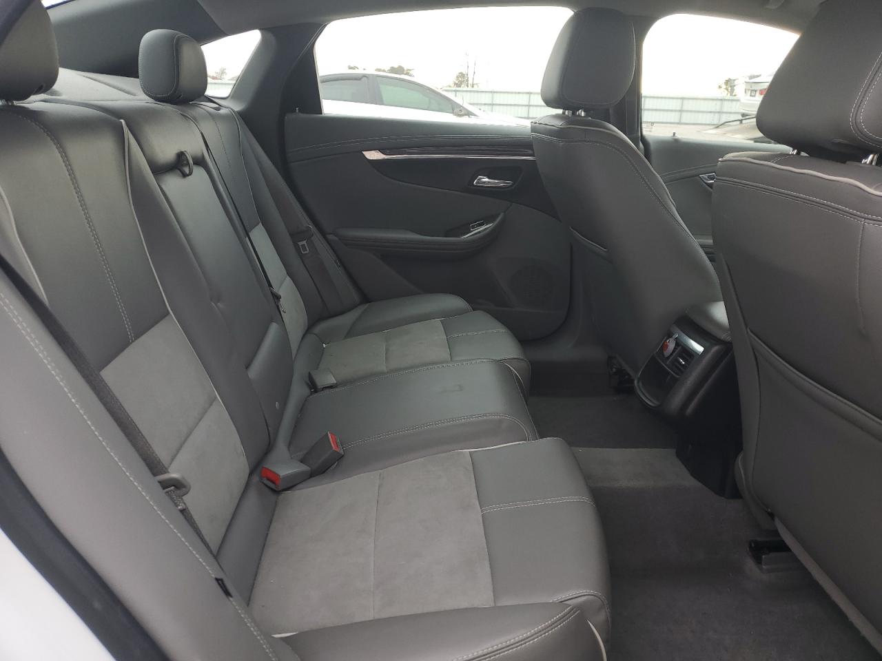 2015 Chevrolet Impala - Image 10
