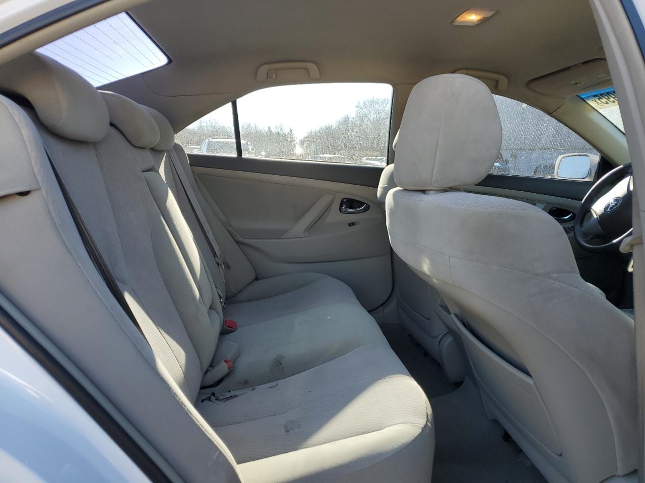 2010 Toyota Camry - Image 10