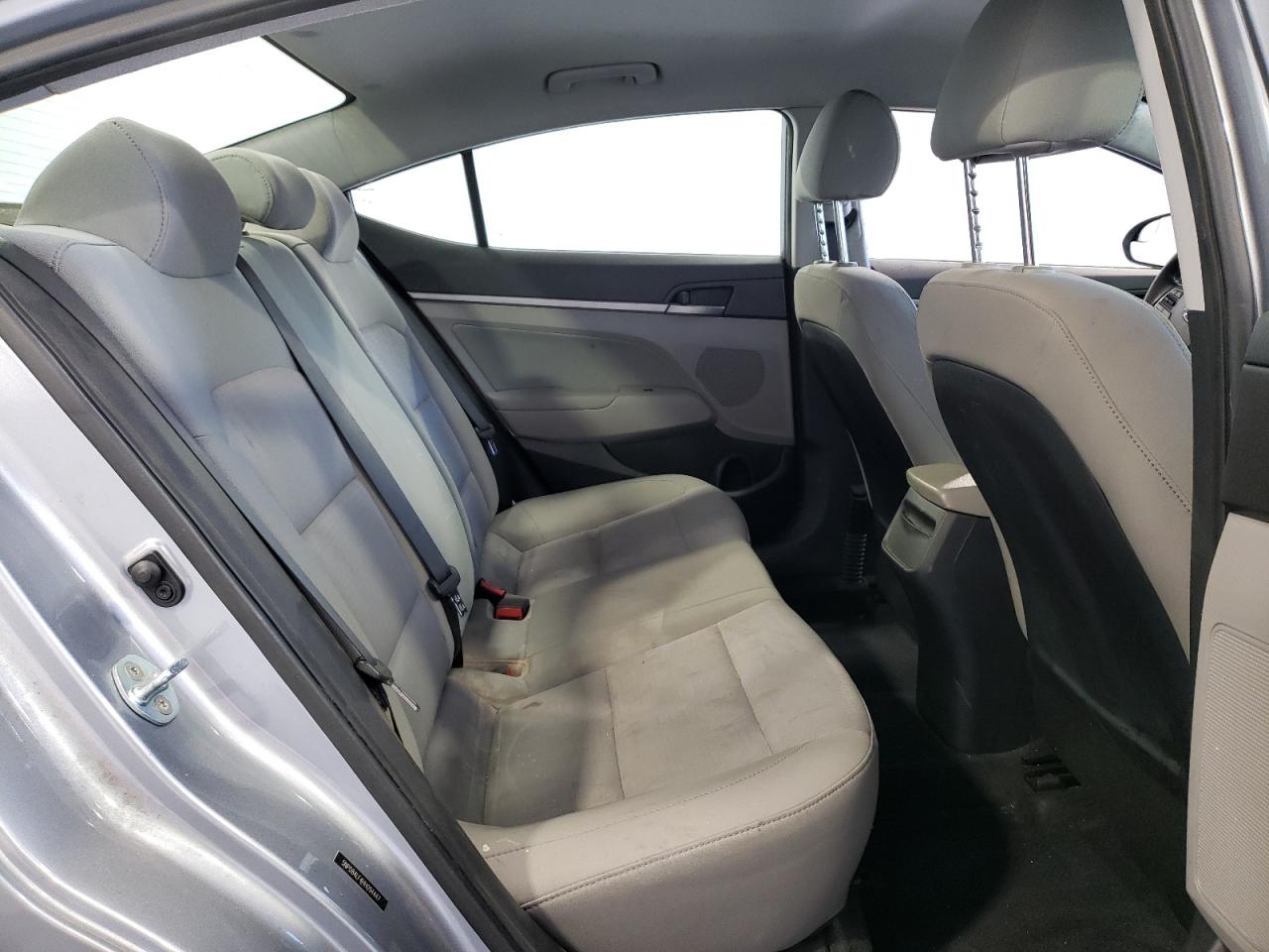 2017 Hyundai Elantra - Image 10