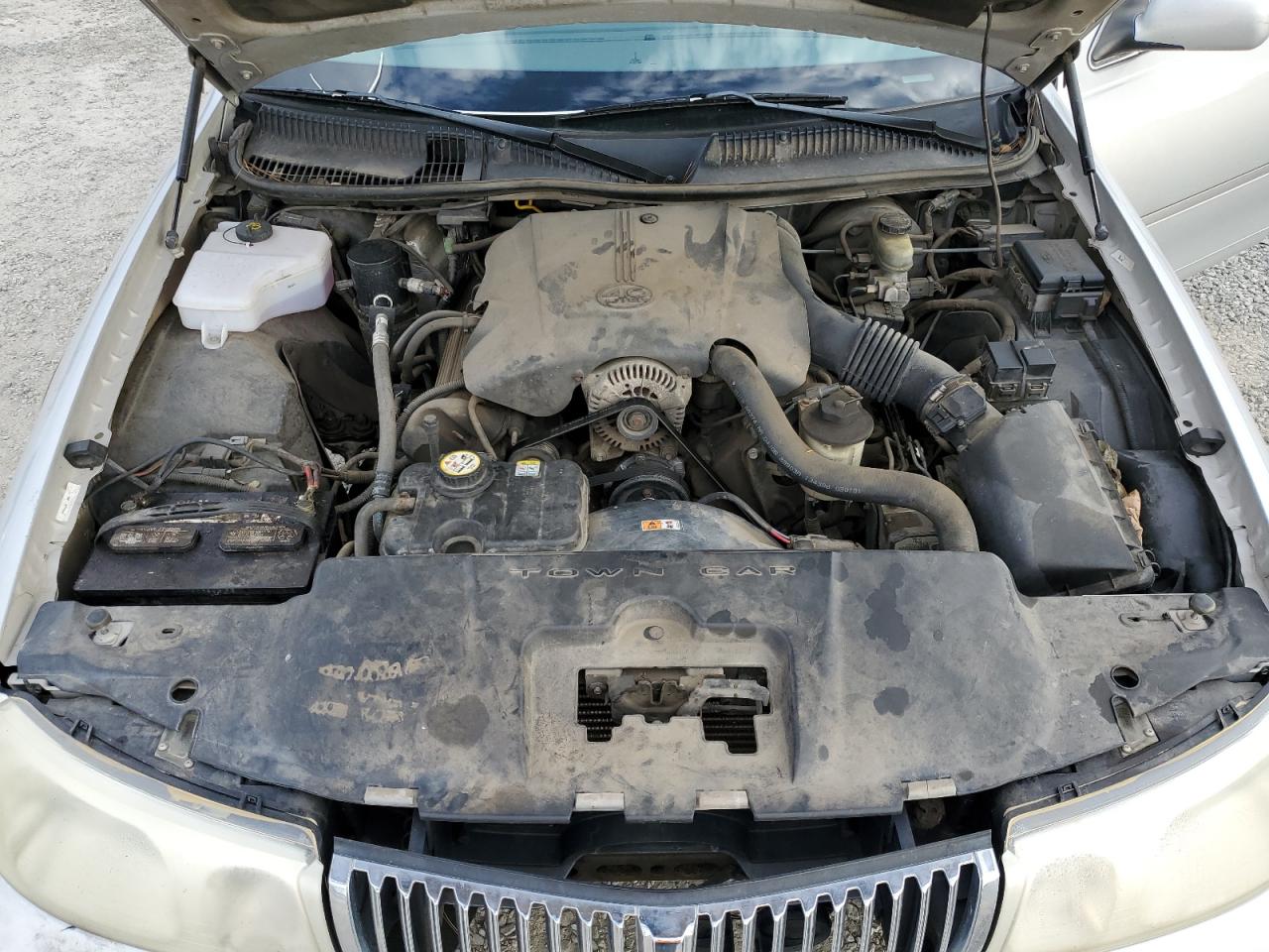 2001 Lincoln Town Car - Image 12