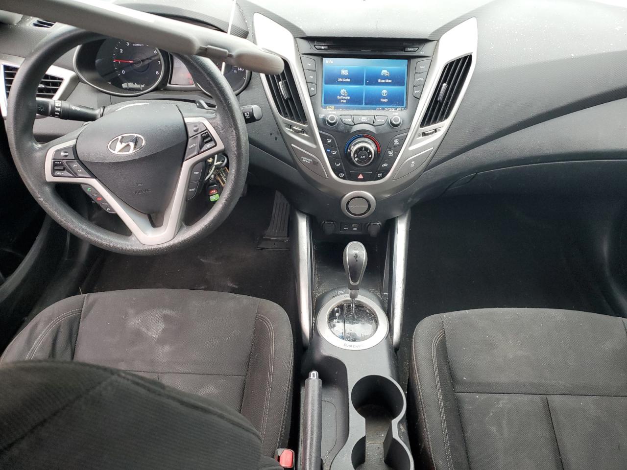 2016 Hyundai Veloster - Image 8