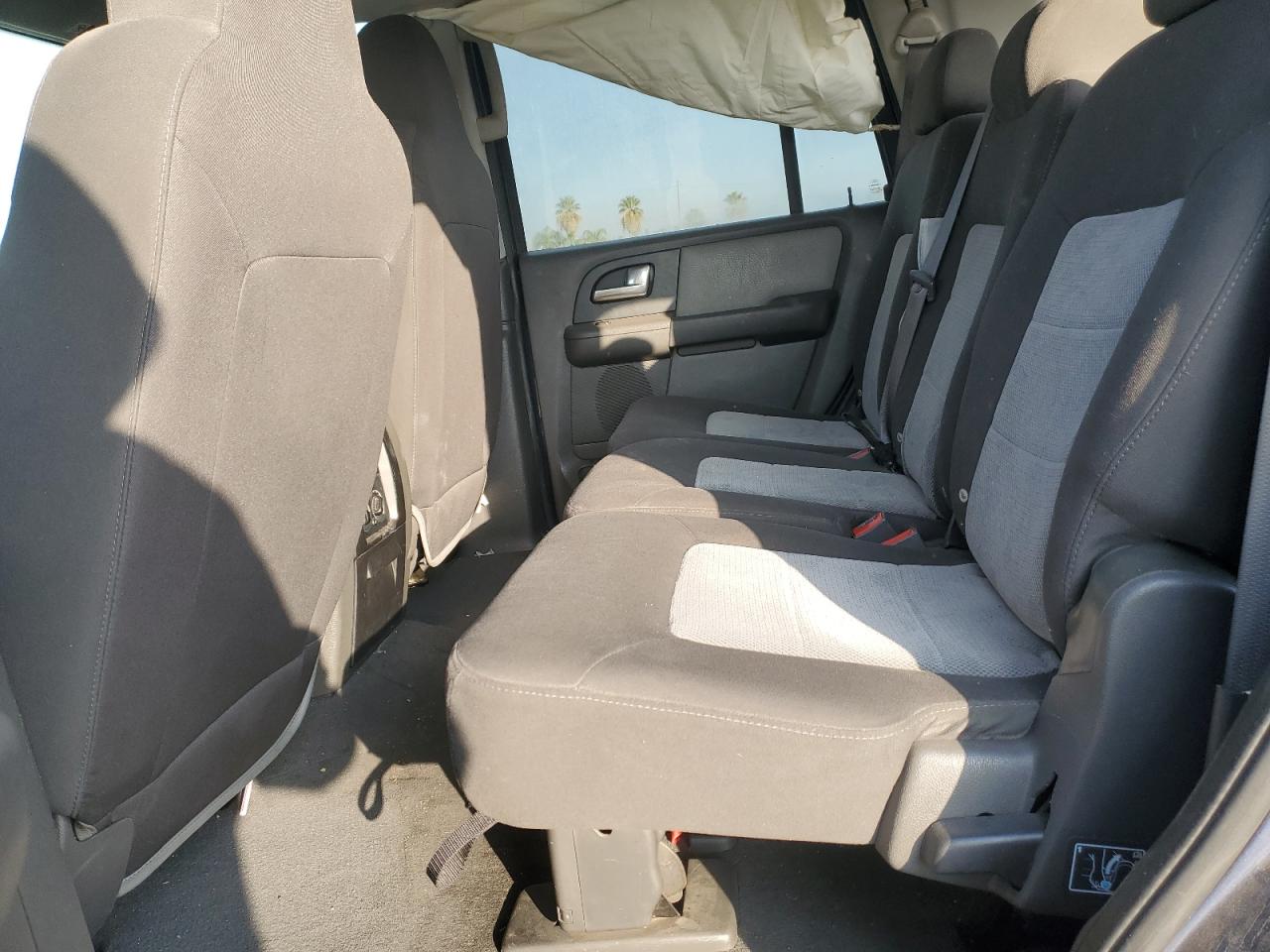 2003 Ford Expedition - Image 12