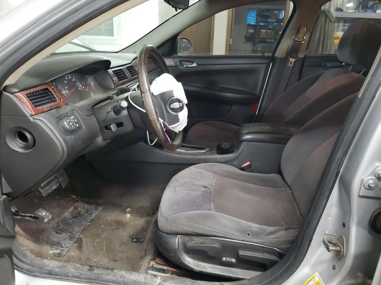 2010 Chevrolet Impala - Image 7