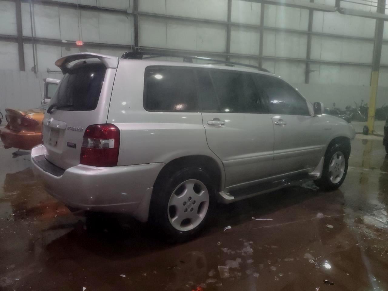 2005 Toyota Highlander - Image 3