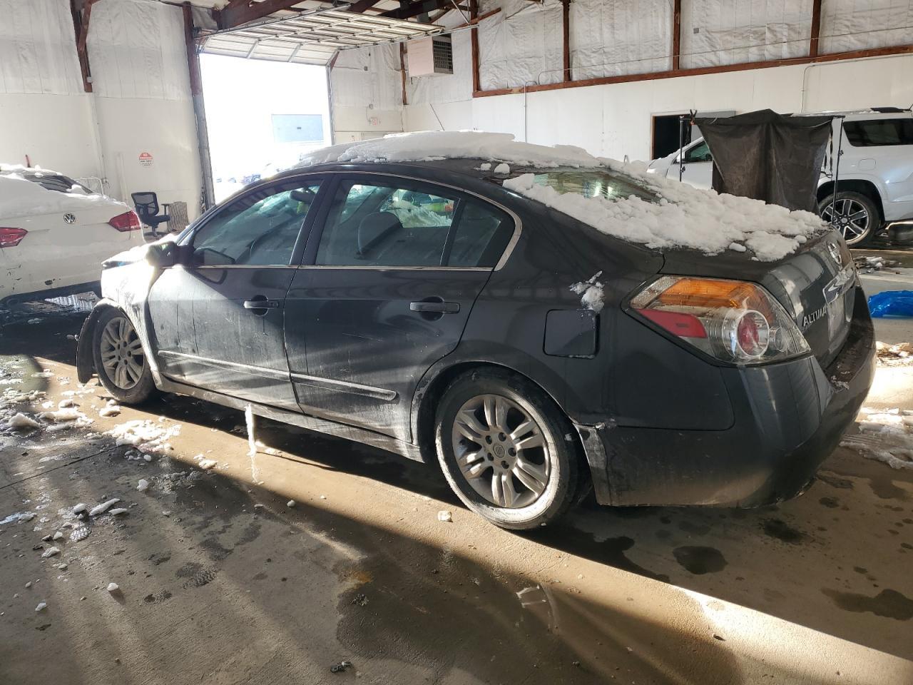 2011 Nissan Altima - Image 2