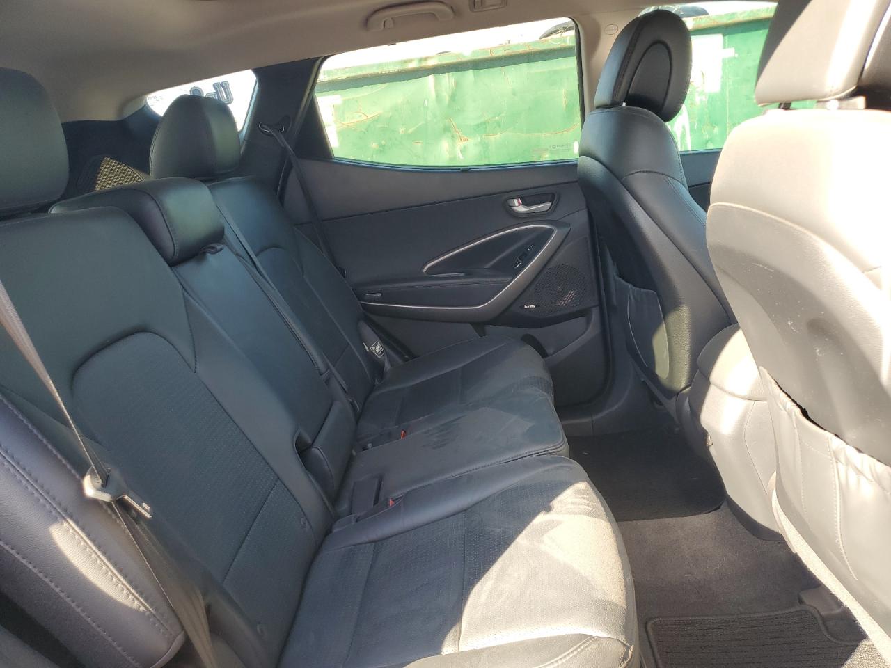 2016 Hyundai Santa Fe - Image 11