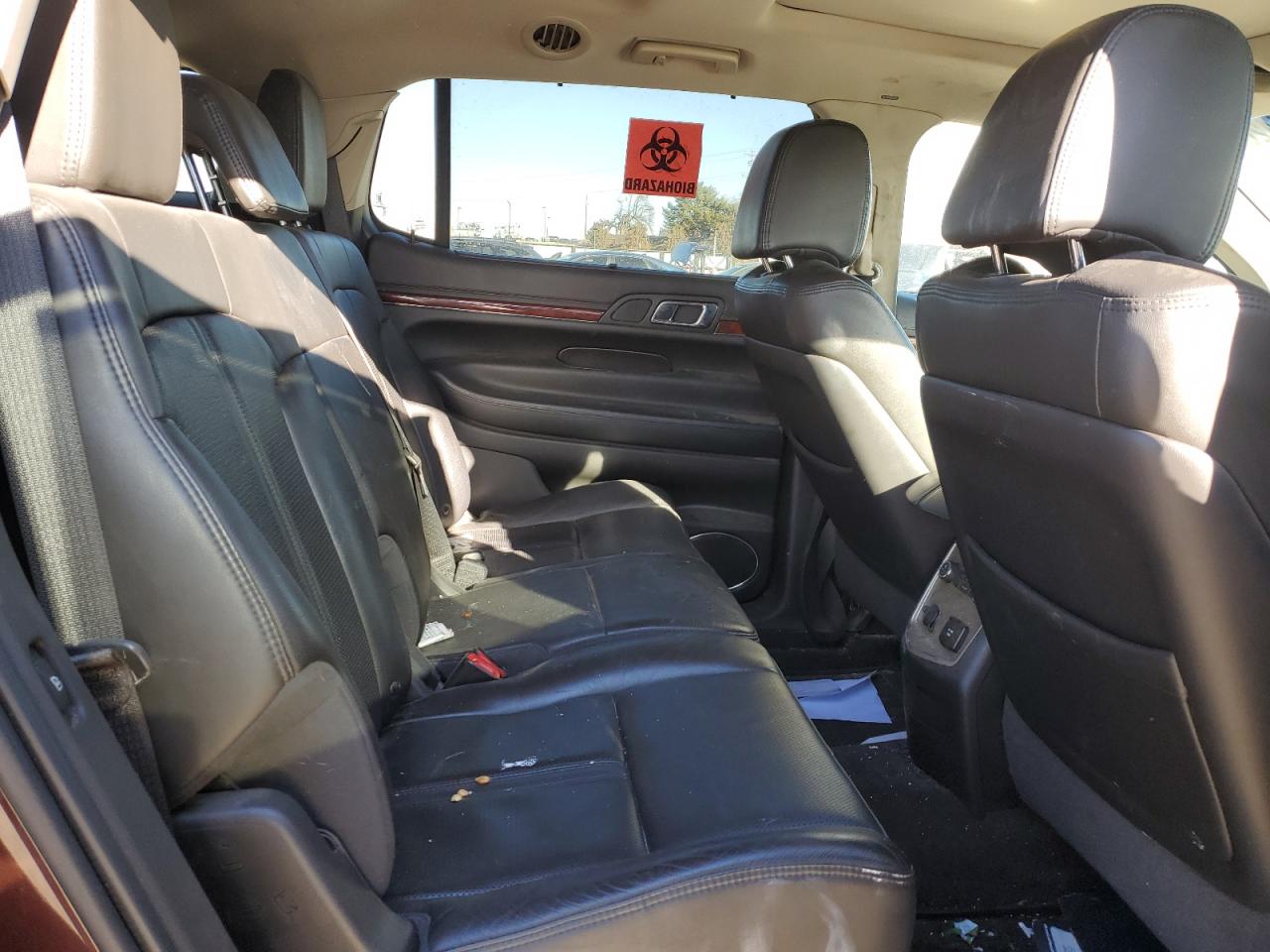 2010 Lincoln MKT - Image 12