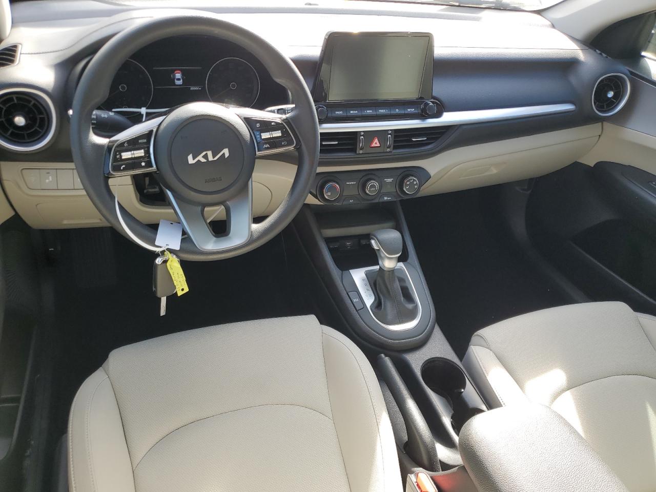 2023 Kia Forte - Image 8
