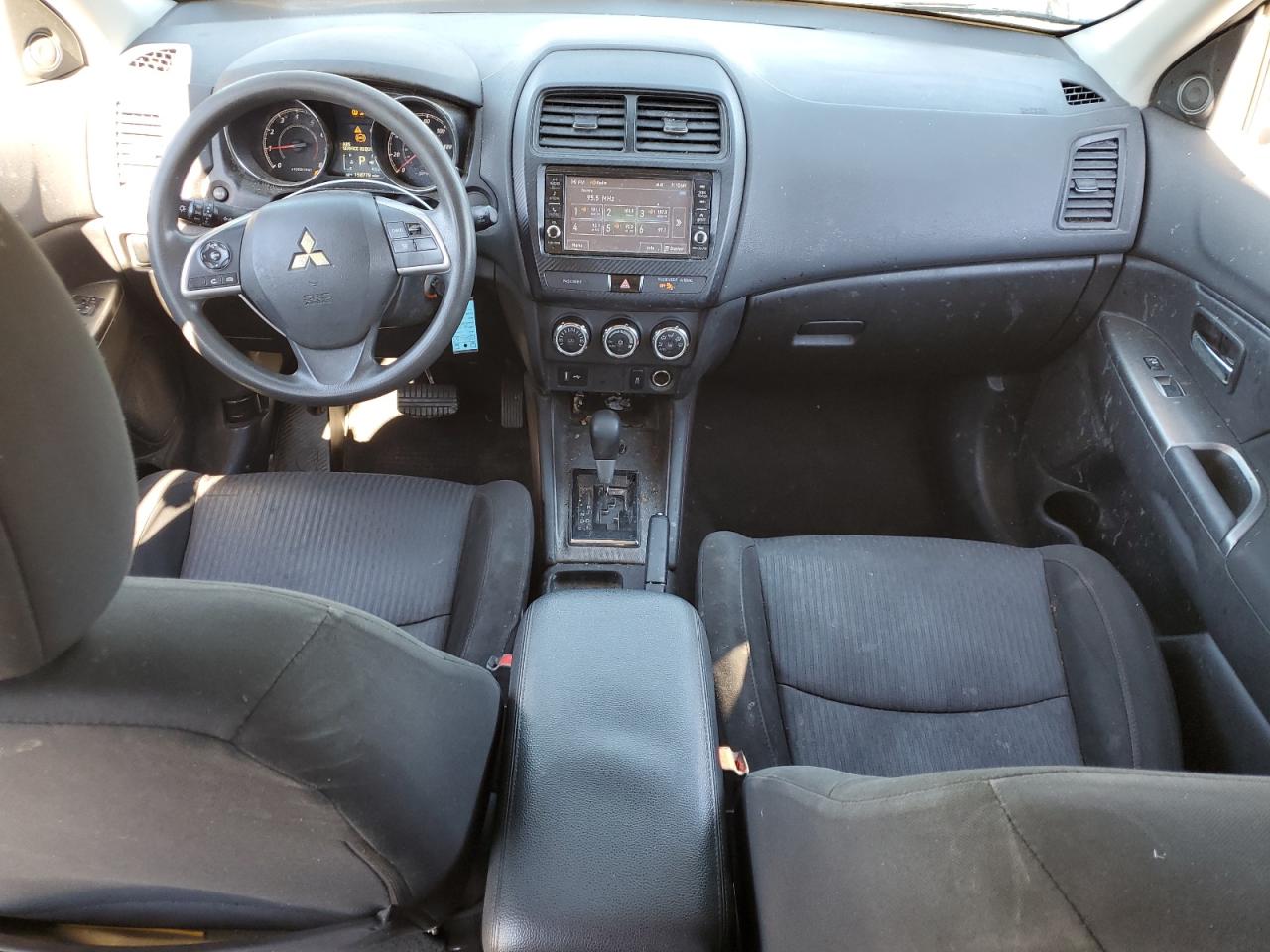 2018 Mitsubishi Outlander - Image 8