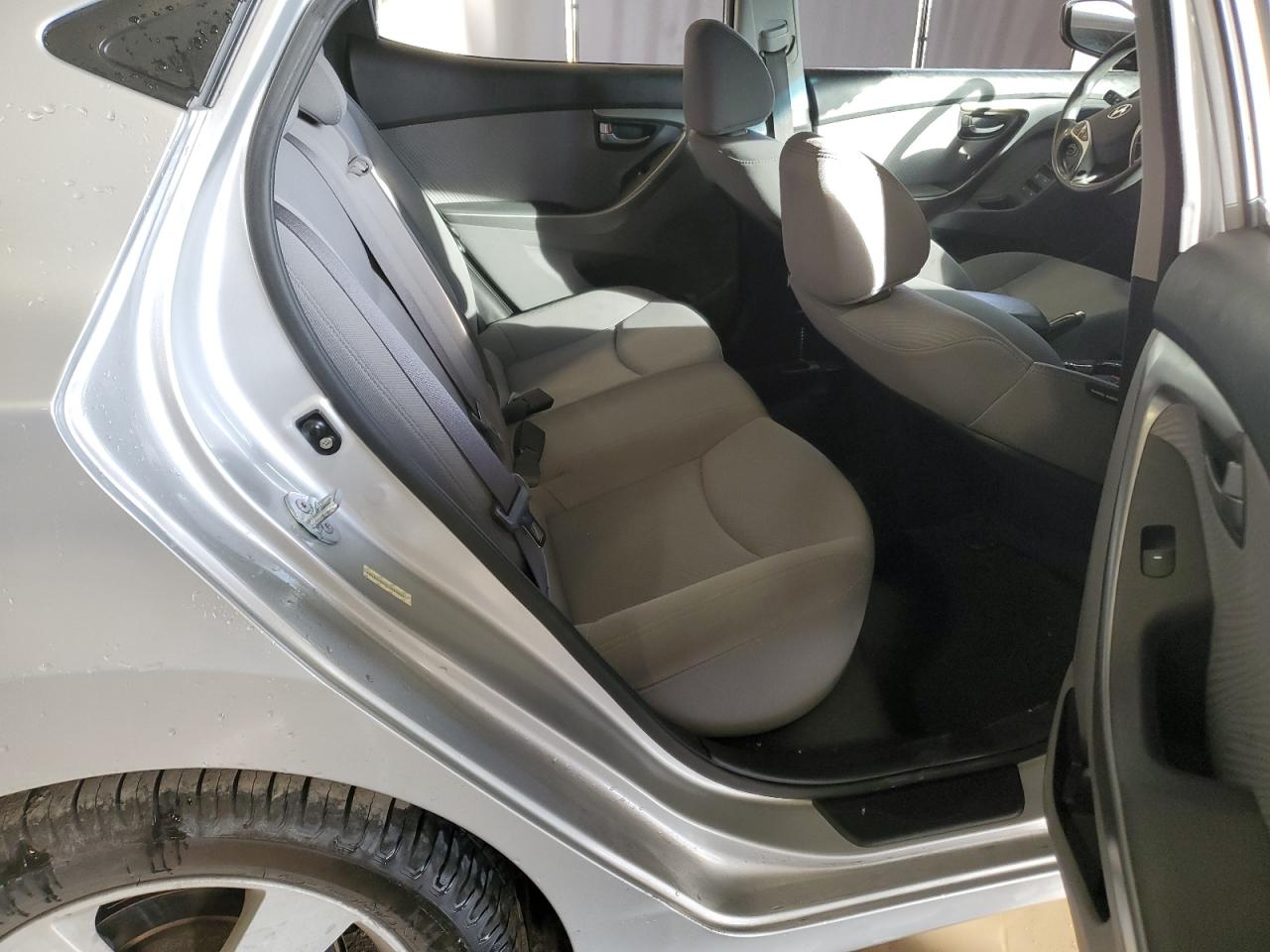 2012 Hyundai Elantra - Image 10