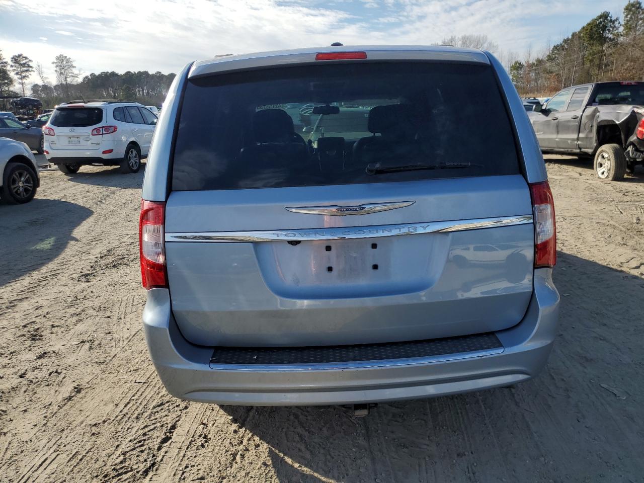 2016 Chrysler Town & Country - Image 6