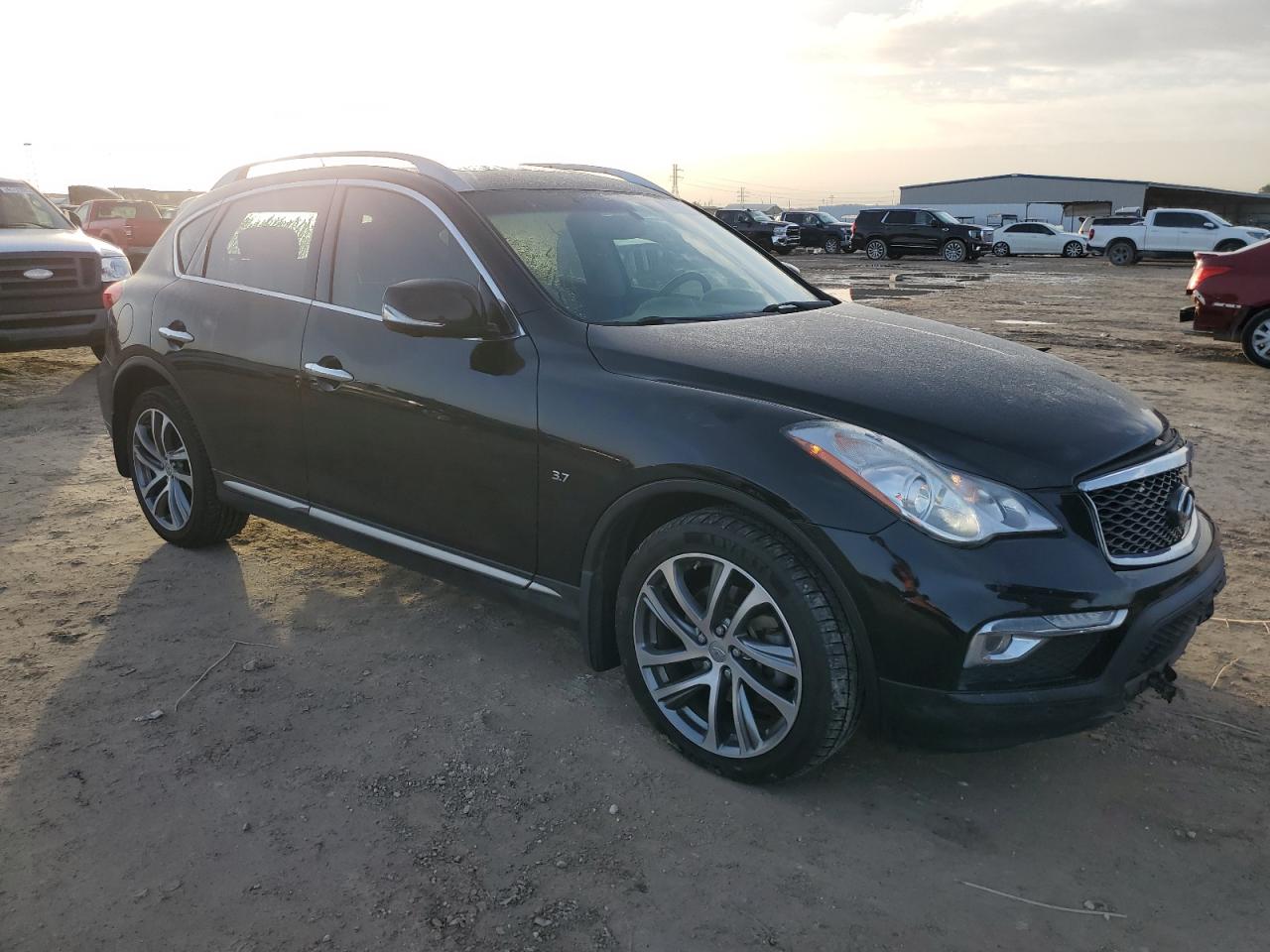 2017 Infiniti QX50 - Image 4