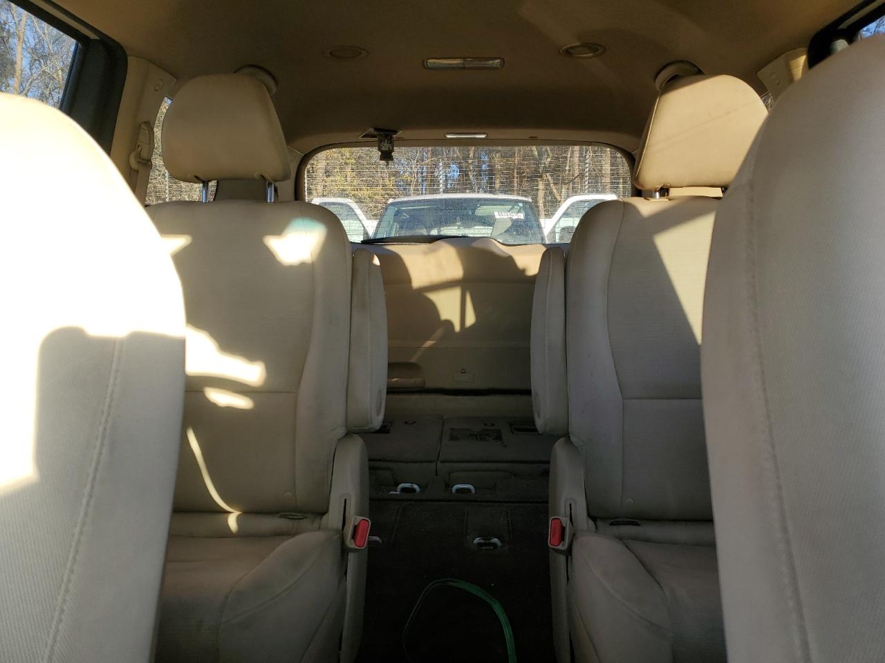 2015 Kia Sedona - Image 10