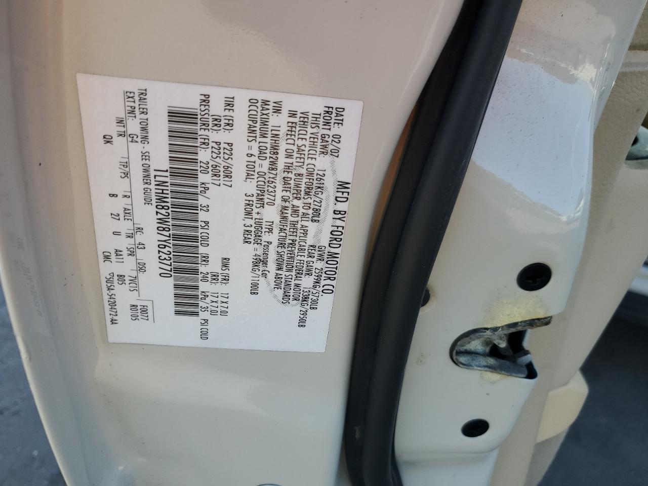 2007 Lincoln Town Car - Image 14