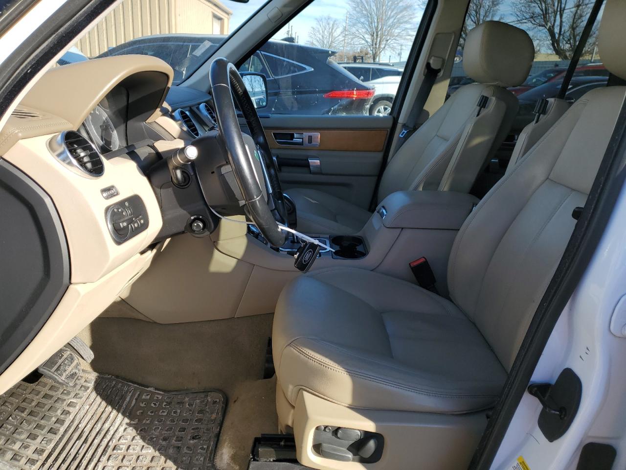 2012 Land Rover LR4 - Image 7