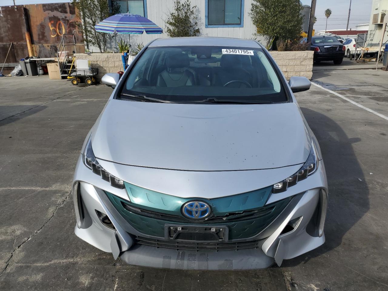 2017 Toyota Prius - Image 5