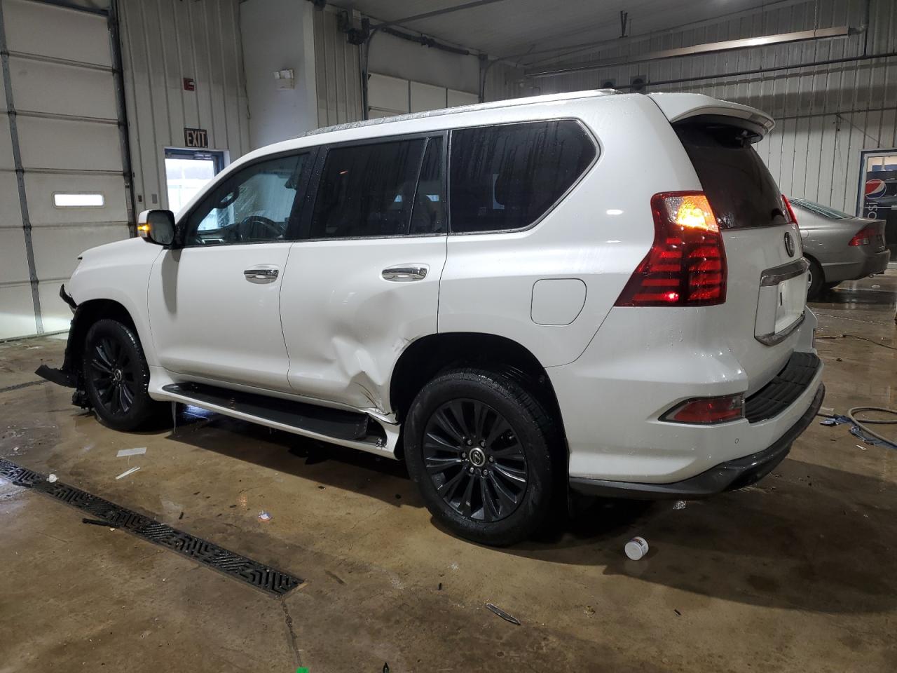 2022 Lexus Gx 460 Luxury VIN: JTJGM7BX4N5310455 Lot: 41979685