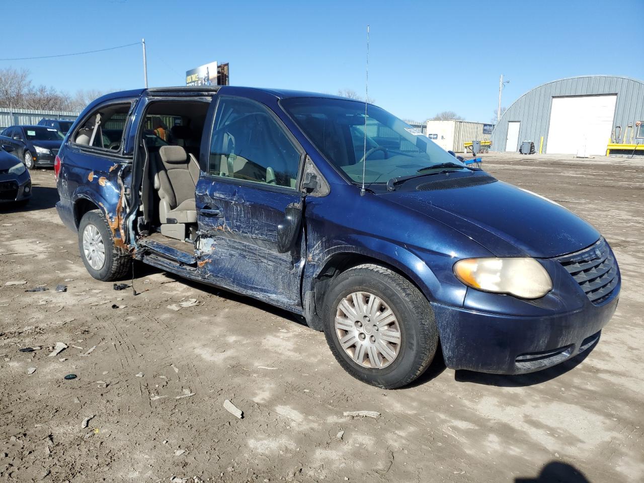 2005 Chrysler Town & Country - Image 4