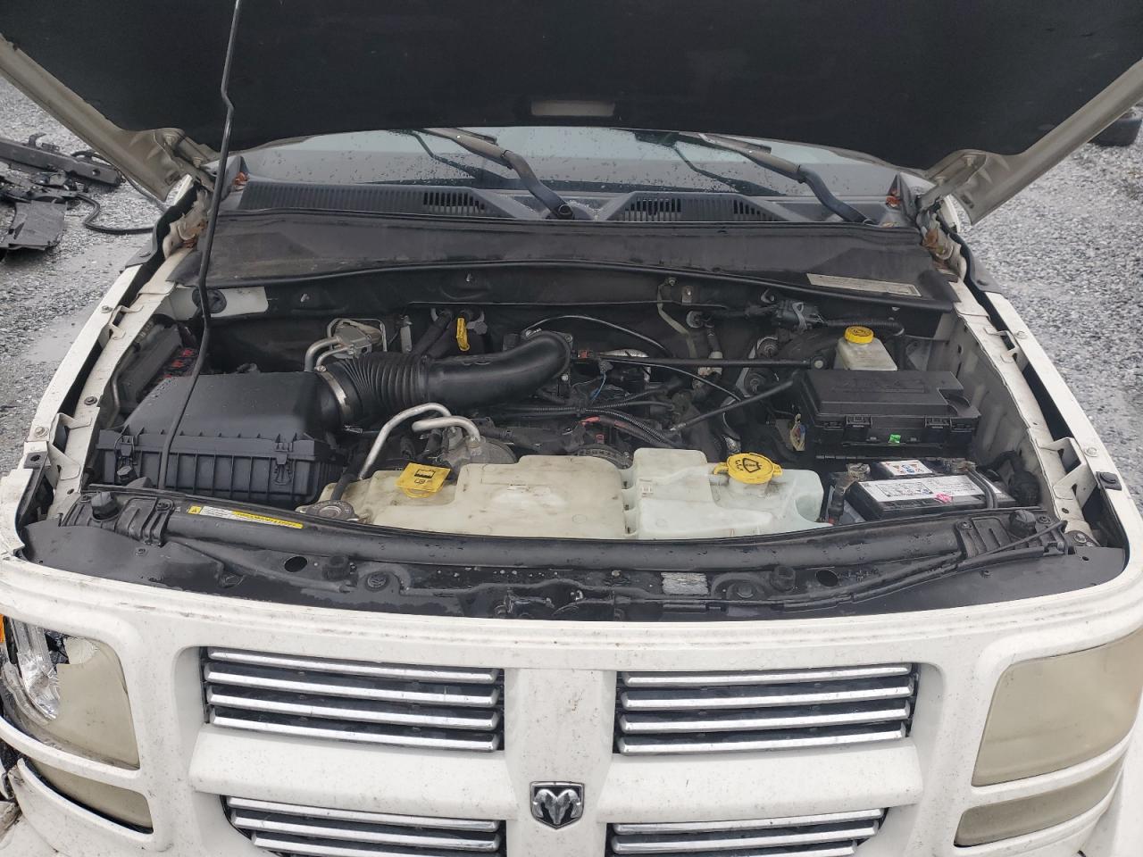 2010 Dodge Nitro - Image 12