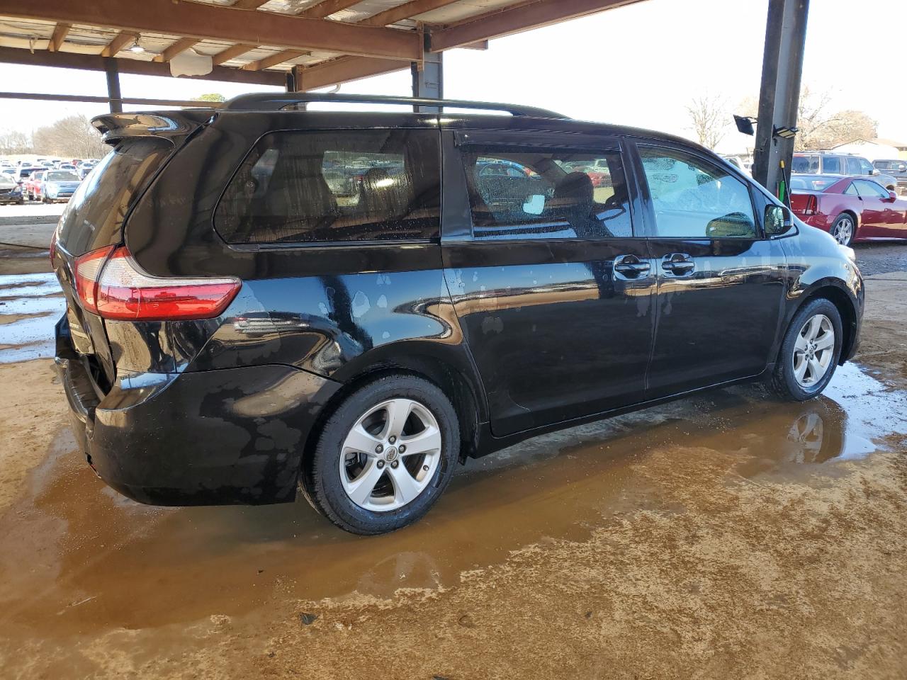 2015 Toyota Sienna - Image 3