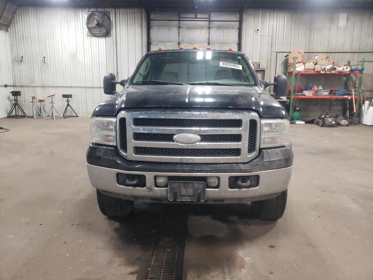 2005 Ford F350 - Image 5