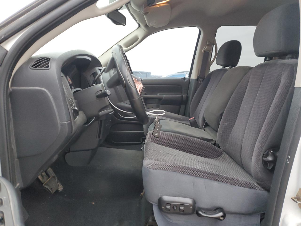 2005 Dodge RAM - Image 7