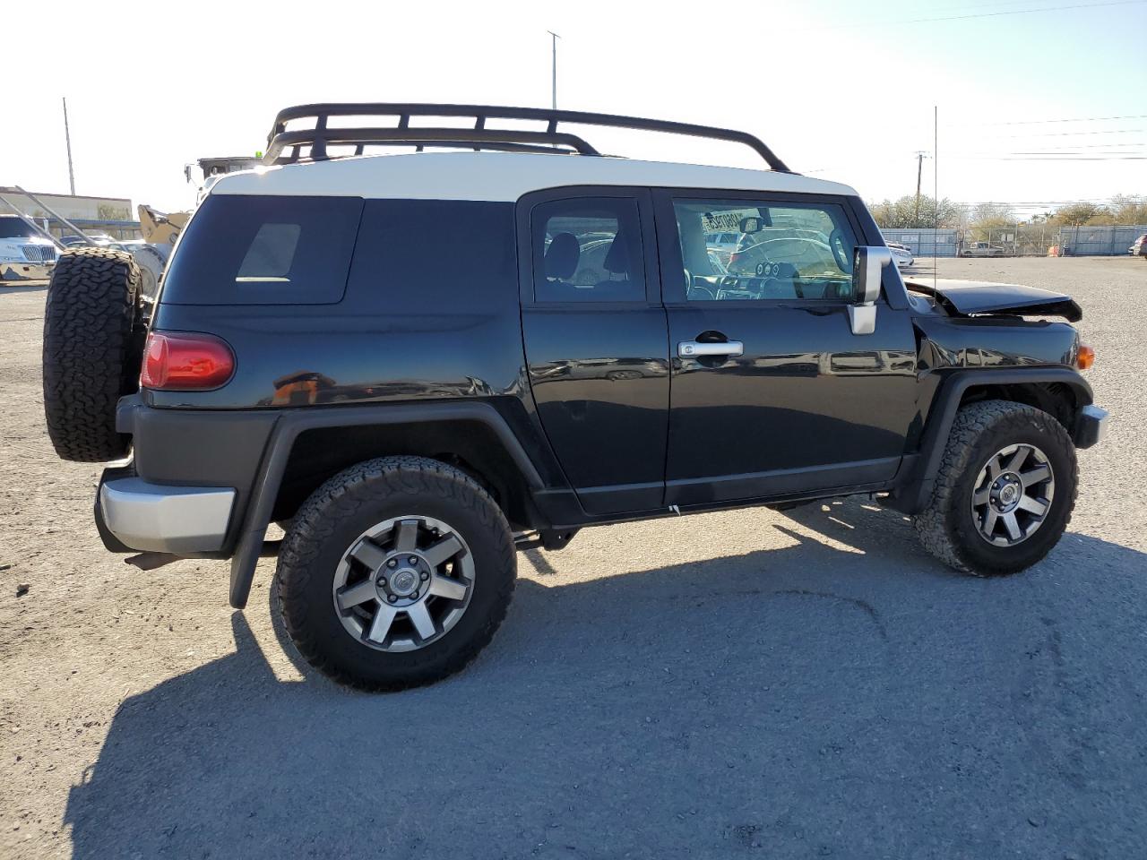 2010 Toyota FJ Cruiser - Image 3