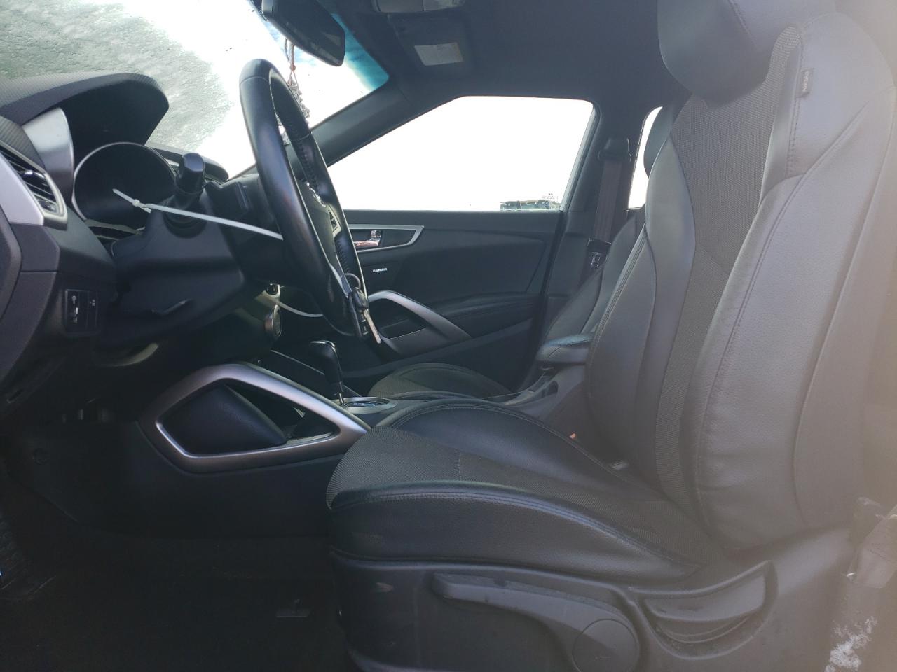 2016 Hyundai Veloster - Image 7