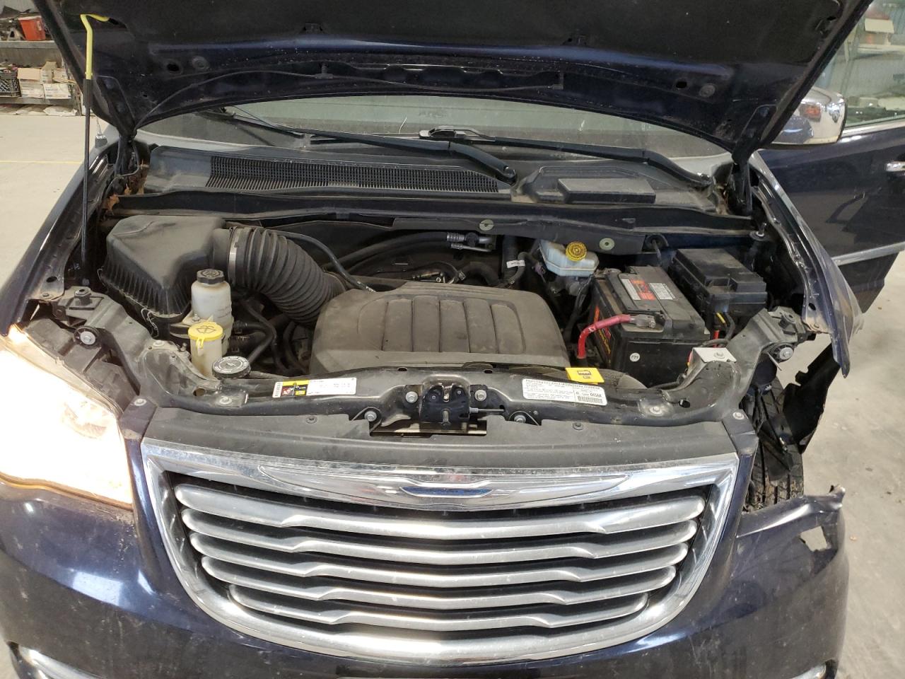 2013 Chrysler Town & Country - Image 12