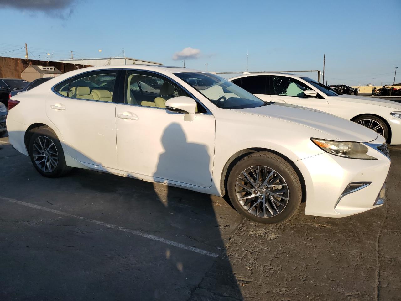 2017 Lexus ES - Image 4