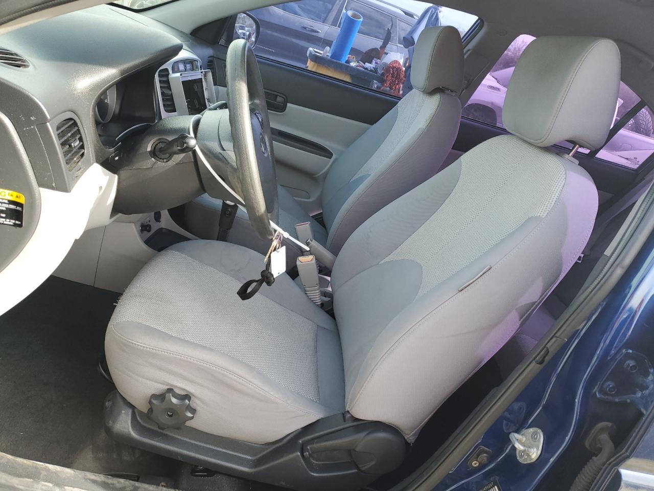 2010 Hyundai Accent - Image 7