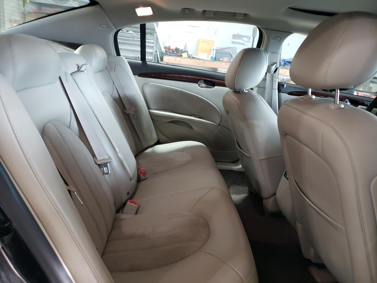 2011 Buick Lucerne - Image 10