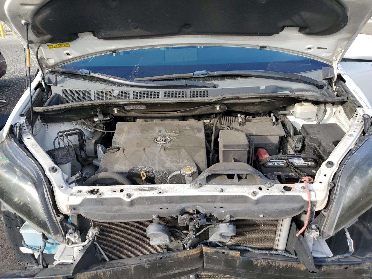 2014 Toyota Sienna - Image 12